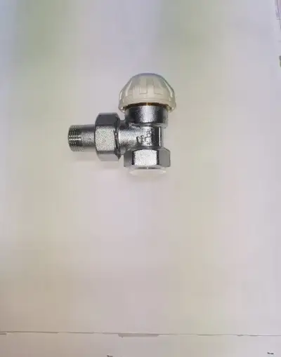 Radiátorový termostatický ventil rohový 3/8" DN10