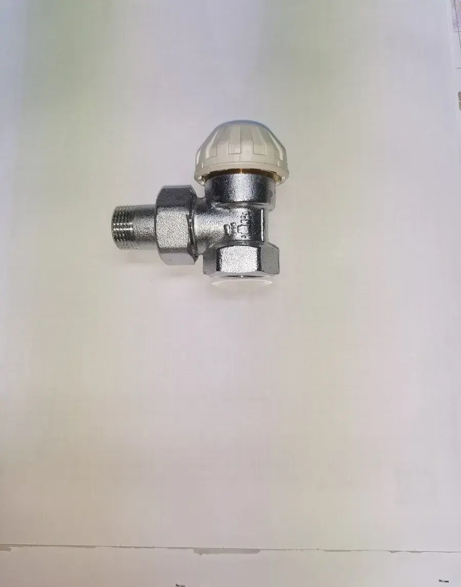 Radiátorový termostatický ventil rohový 3/8" DN10