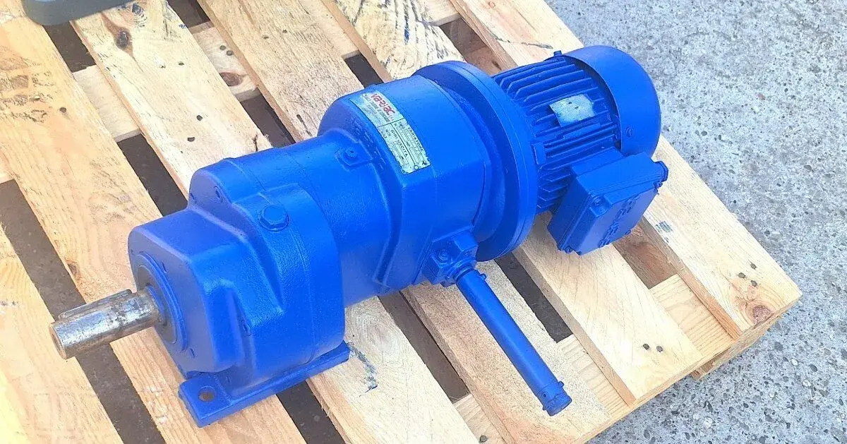 Elektromotor s prevodovkou - variátor