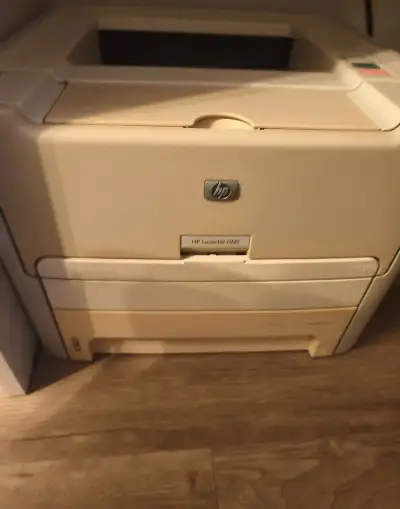 Darujem tlačiareň HP LaserJet 1160 Darujem staršiu laserovú