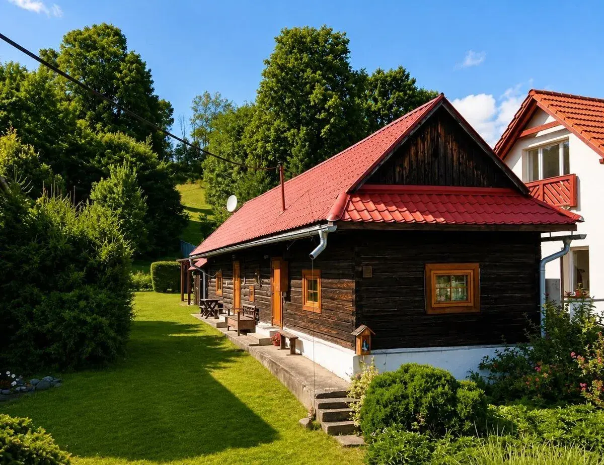 Drevenica v autentickom štýle na priestrannom pozemku – Beňa