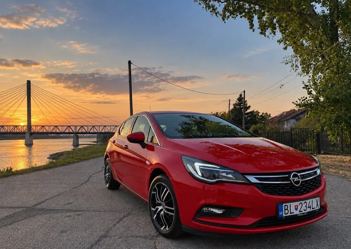 Opel Astra – 2016, 98 617 km