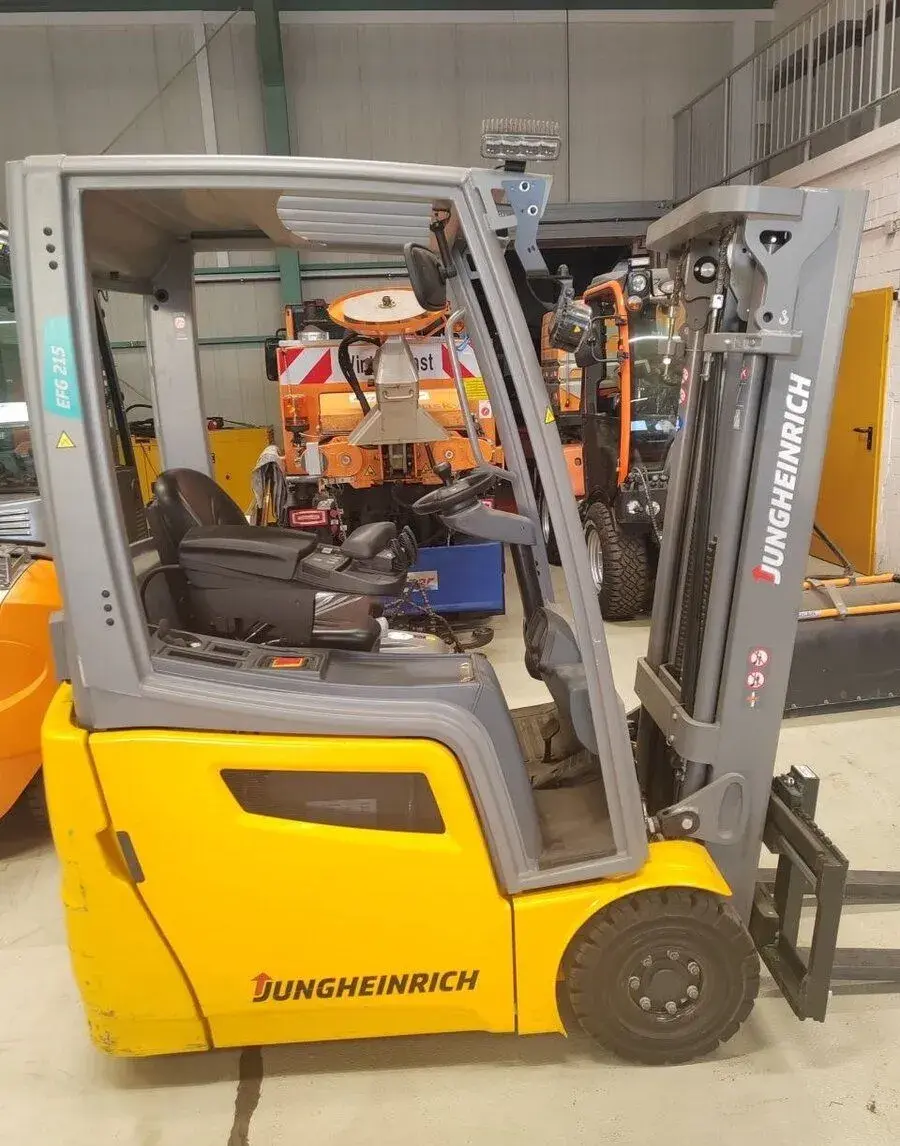 Elektricky VZV Jungheinrich EFG 215 (Triplex 4250)