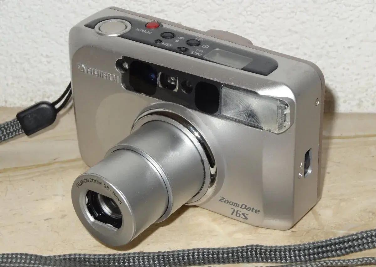 Fujifilm Zoom Date 76S – Y2K kompakt na 35mm film
