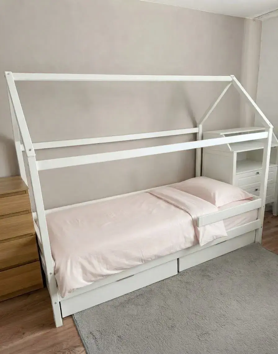Detskú domčekovú posteľ + matrac (90x200 cm)