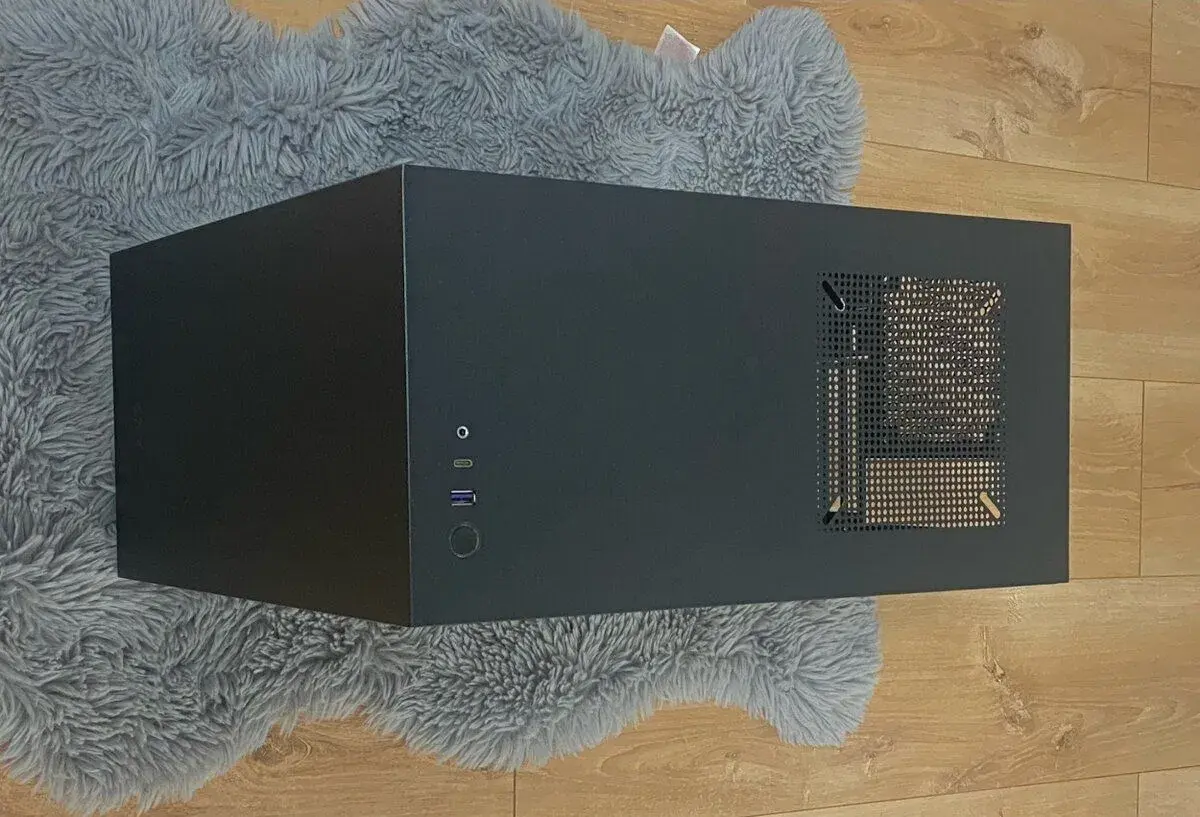 PC skrinka NZXT h510 black ATX