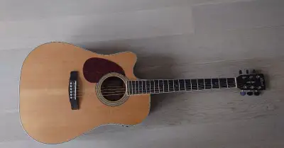 Elektroakustická gitara pre ľaváka