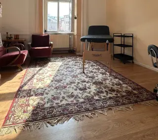 Veľký ručne tkaný vlnený koberec
