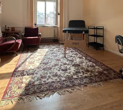 Veľký ručne tkaný vlnený koberec