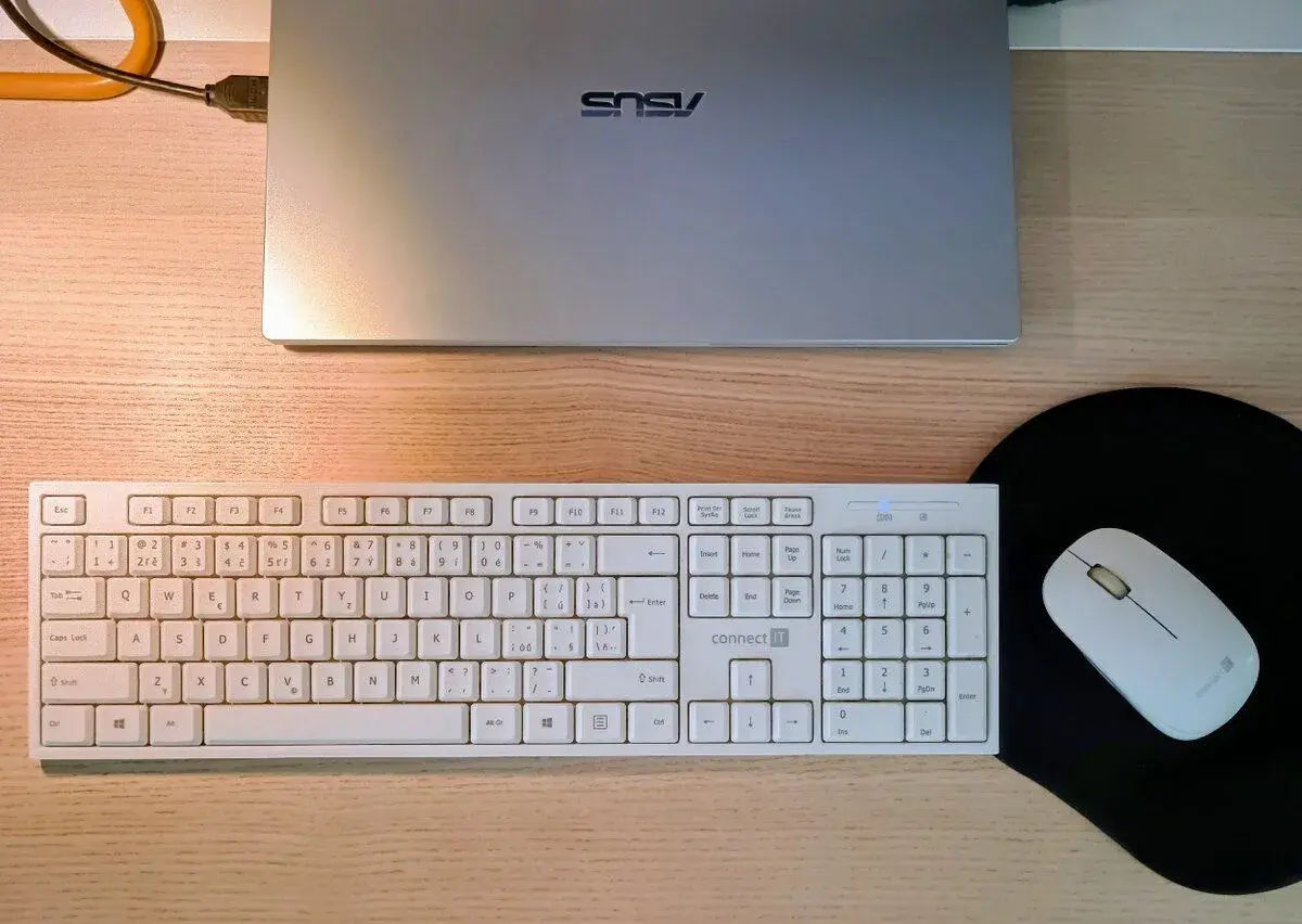 Set myš s podložkou + klávesnica + USB svetlo