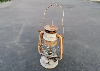 Starožitná petrolejová lampa