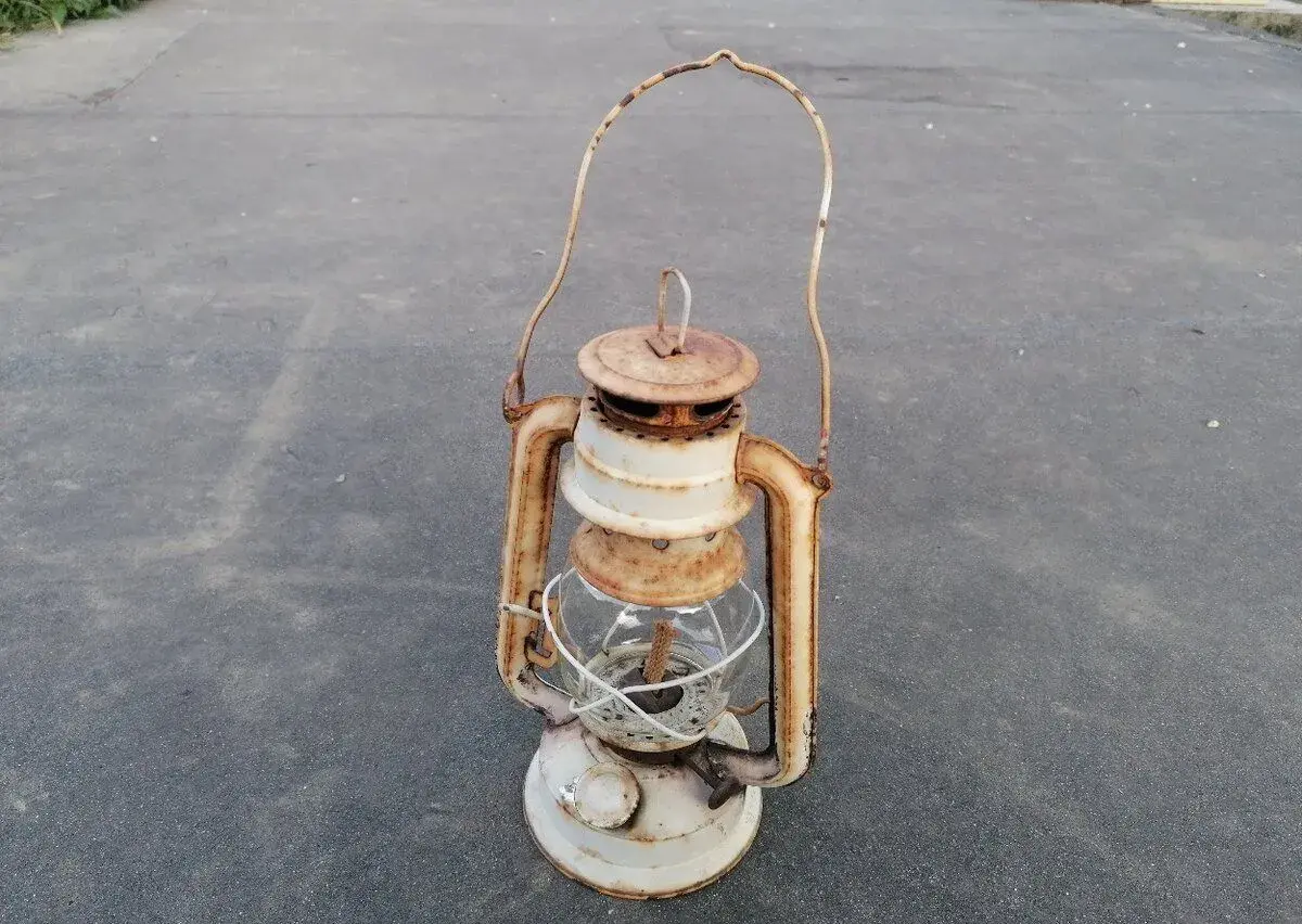 Starožitná petrolejová lampa
