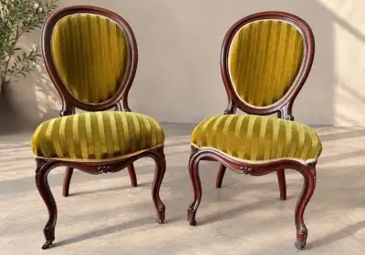 Starožitné elegantné drevené stoličky (14)