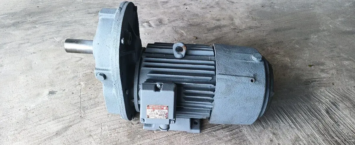 Elektromotor s prevodovkou