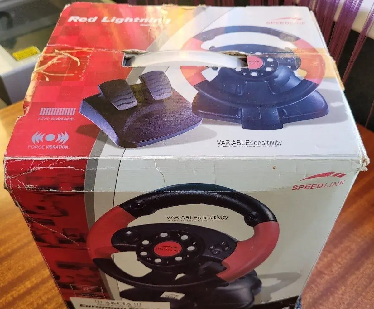Nový Retro volant s pedálmi pre PC – Speedlink Red Lightning