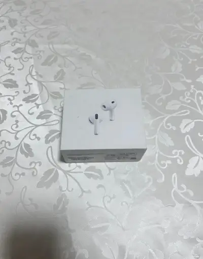 Apple AirPods Pro 3 – ako nové, bez škrabancov