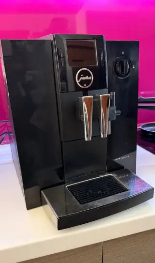 Kavovar Jura impressa F8