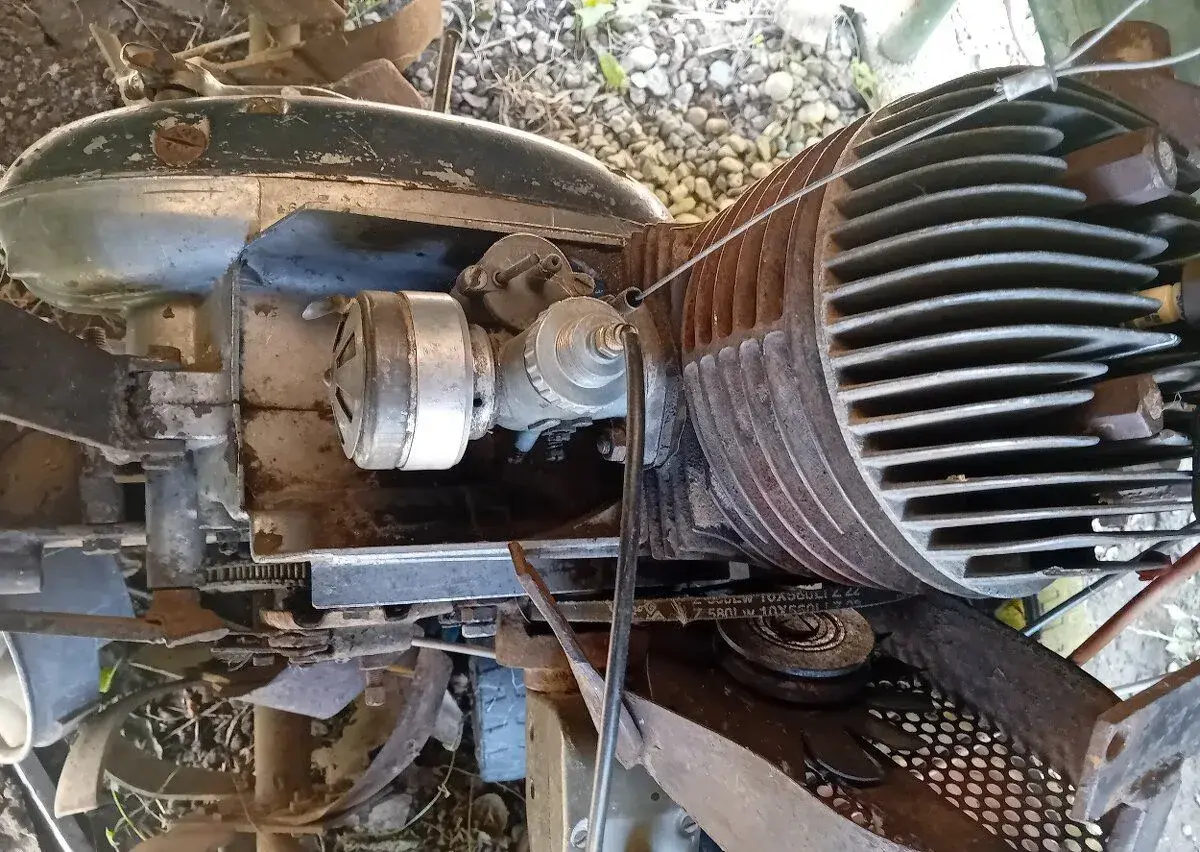 Motor jawa 250 559