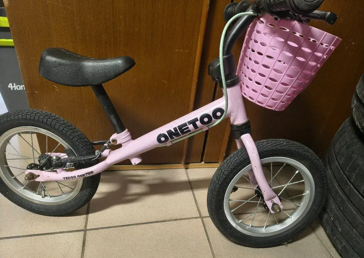 Dievčenské odrážadlo aj s brzdou