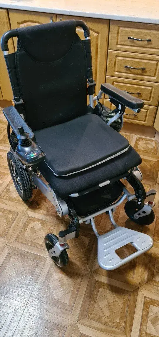 Používaný elektrický invalidný vozík