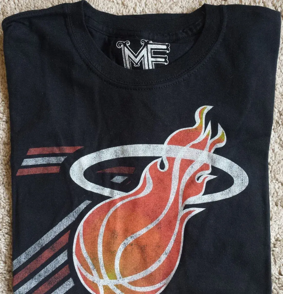 Tricko MIAMI HEAT black , velkost S , uplne nove s visackami