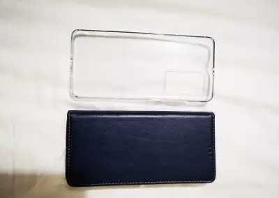 nové puzdra Huawei p 40 pro,jedno je z kože,to modré.