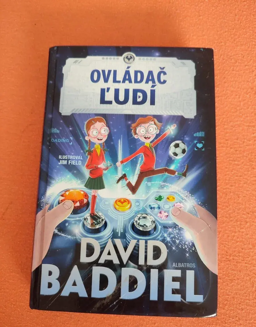 Kniha Ovládač ľudí, autor David Baddiel.