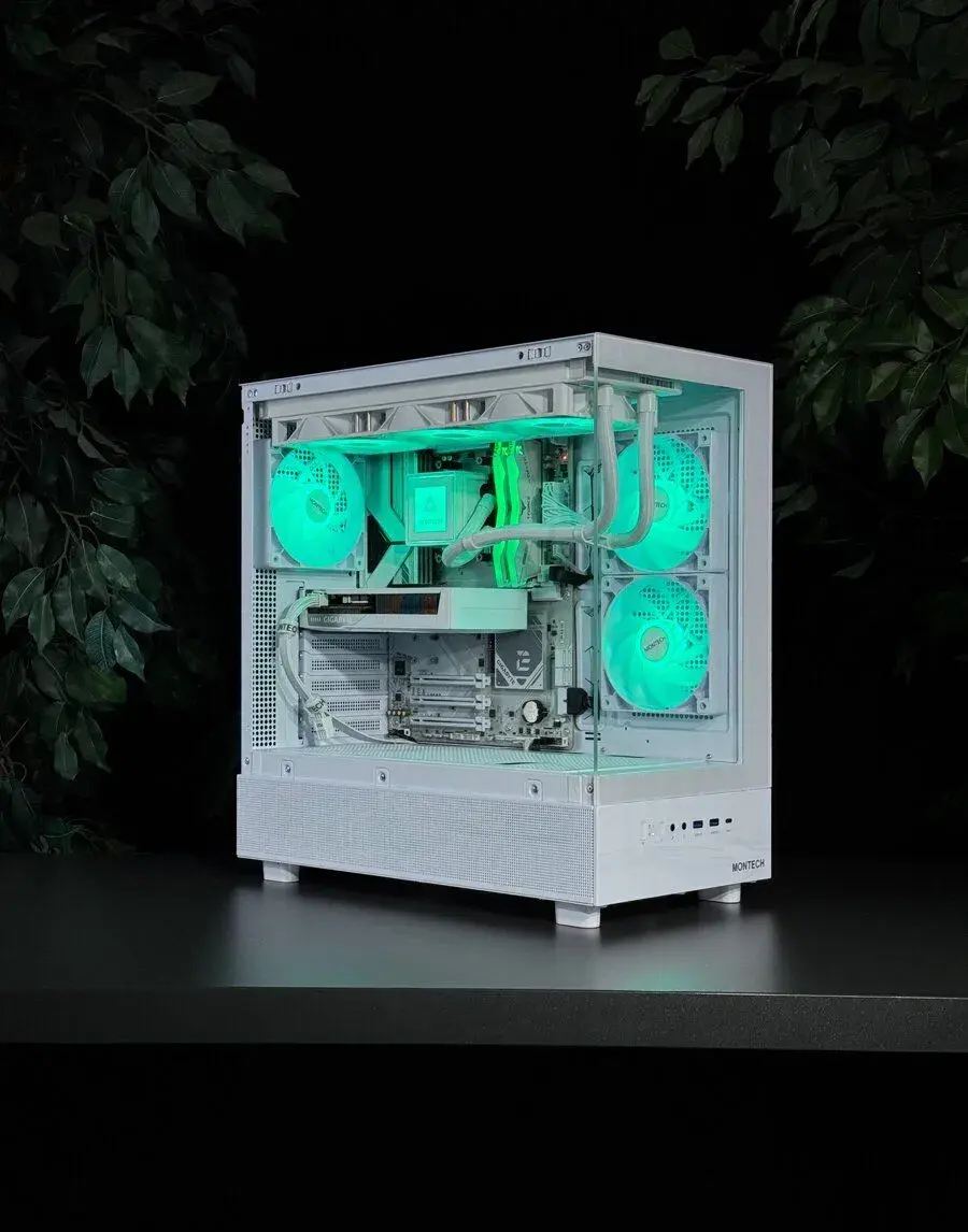 ☑️ Ryzen 7 7800X3D / RTX 5060 / 32GB RAM /2TB SSD 24M Zár