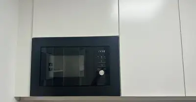 IKEA LAGAN vstavaná mikrovlnka – ako nová, použitá párkrát