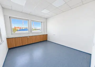 Kancelária | 15m2 | v súkromnom areáli, Južná Trieda