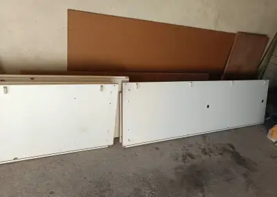 Darujeme veľkú rozobratú skriňu za odvoz