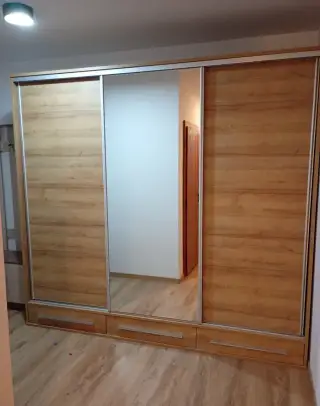 Šatniková skriňa Hajfa