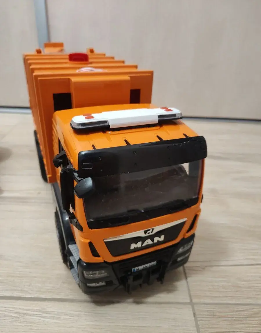 Bruder 3760 MAN TGS smetiarske auto
