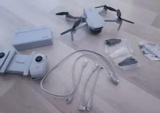 ​Dron ATOM 4K Fly More Combo + 128GB SD
