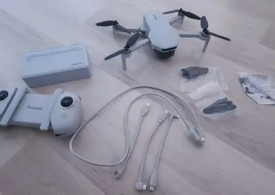 ​Dron ATOM 4K Fly More Combo + 128GB SD