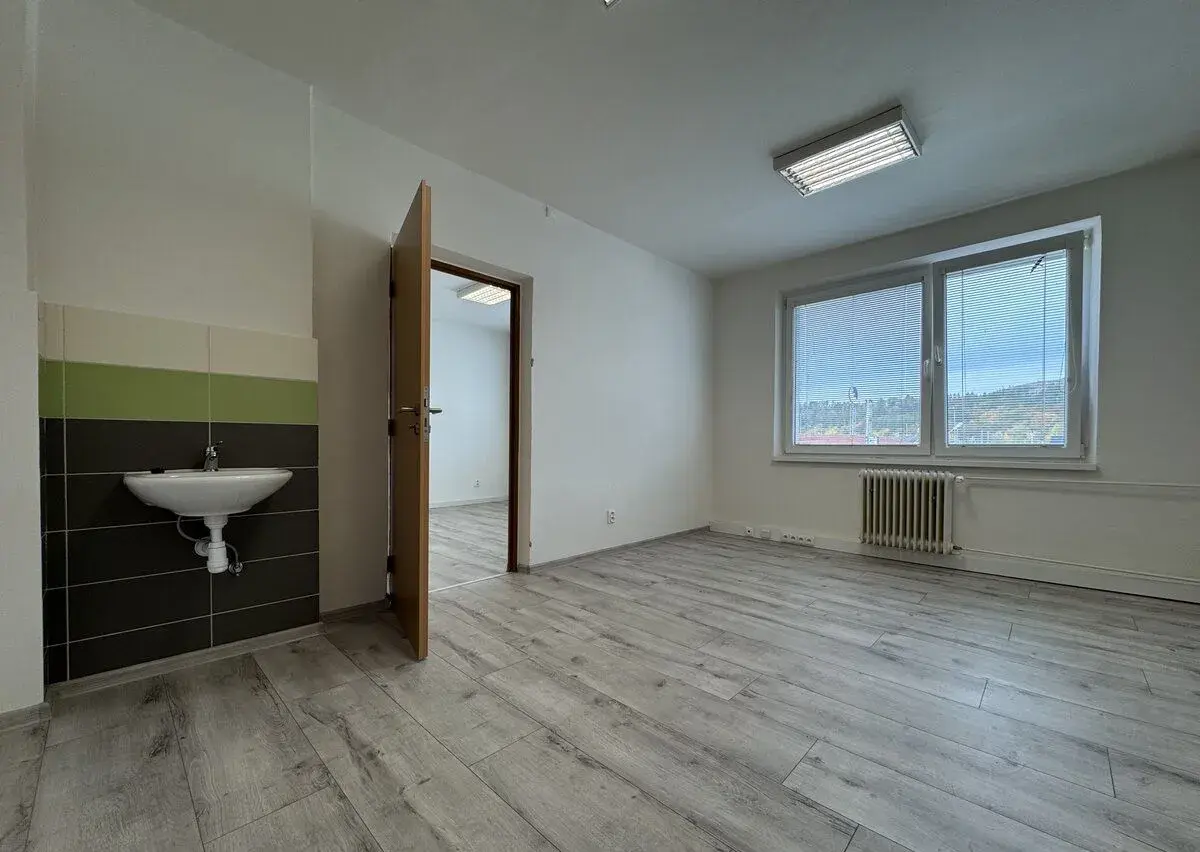 Prenájom dvojkancelárie v Žiline | 32 m2 | Kragujevská u