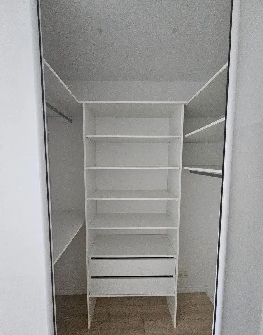 Vstavaná skriňa