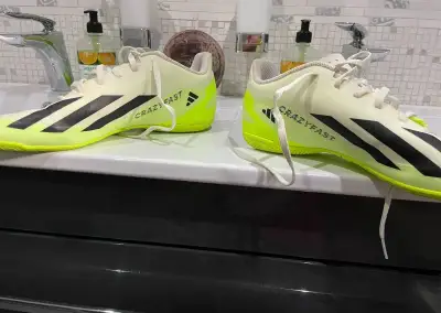 Adidas halovky Rezervovane