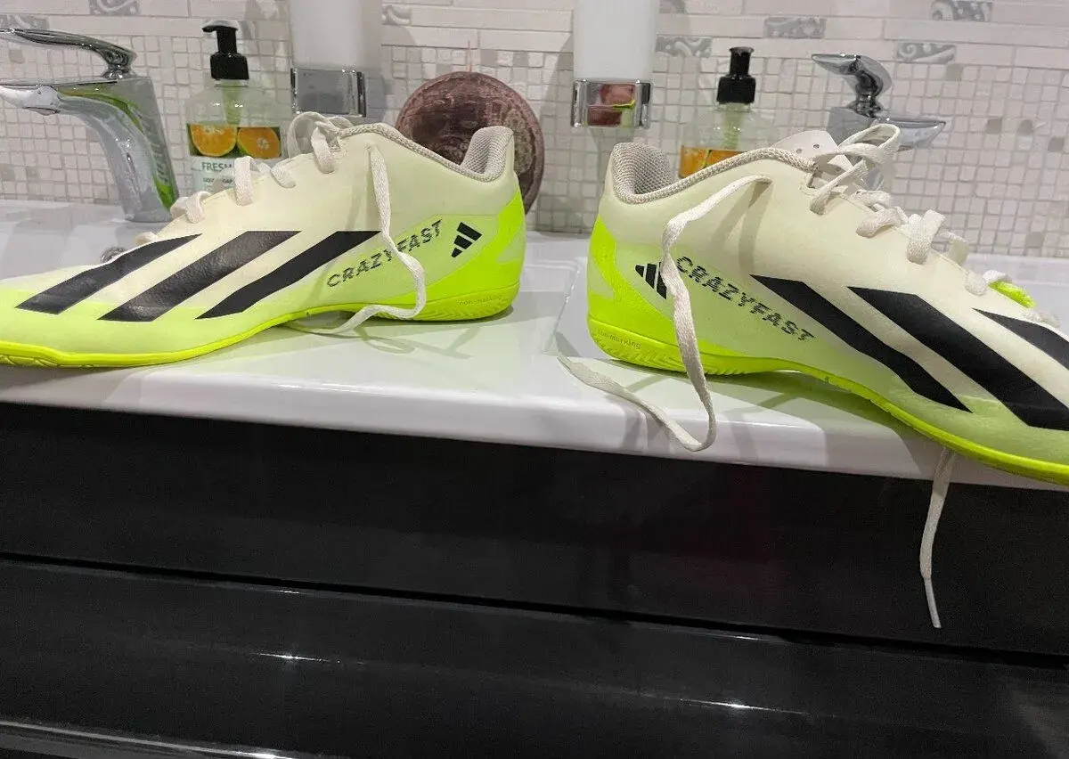 Adidas halovky Rezervovane