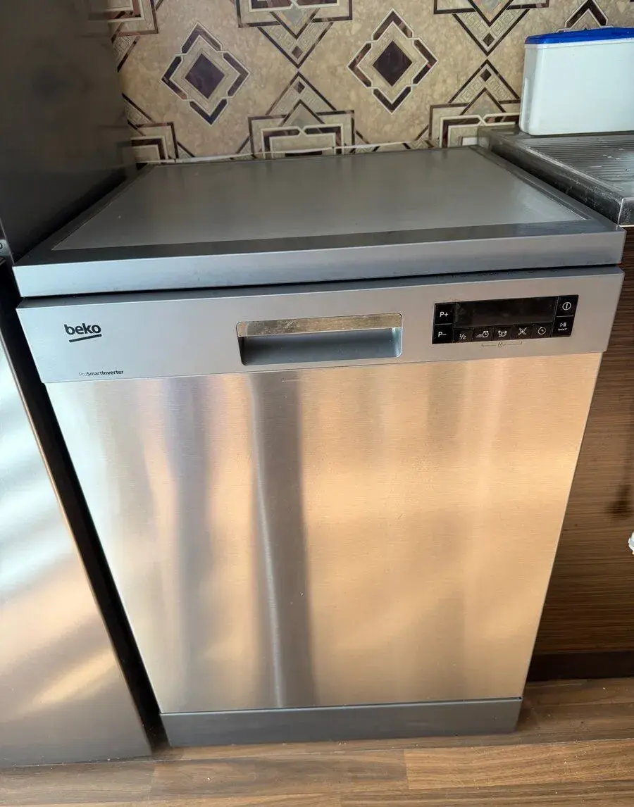 Umývačku riadu BEKO DFN26422X