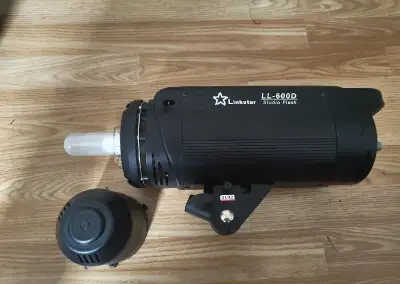 Štúdiový blesk Linkstat LL-600D