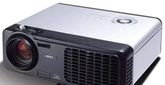 DLP projektor Acer PD523 + taška