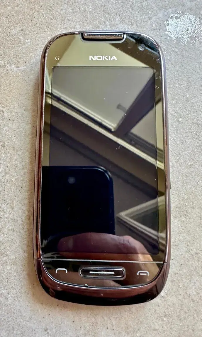 Nokia C7