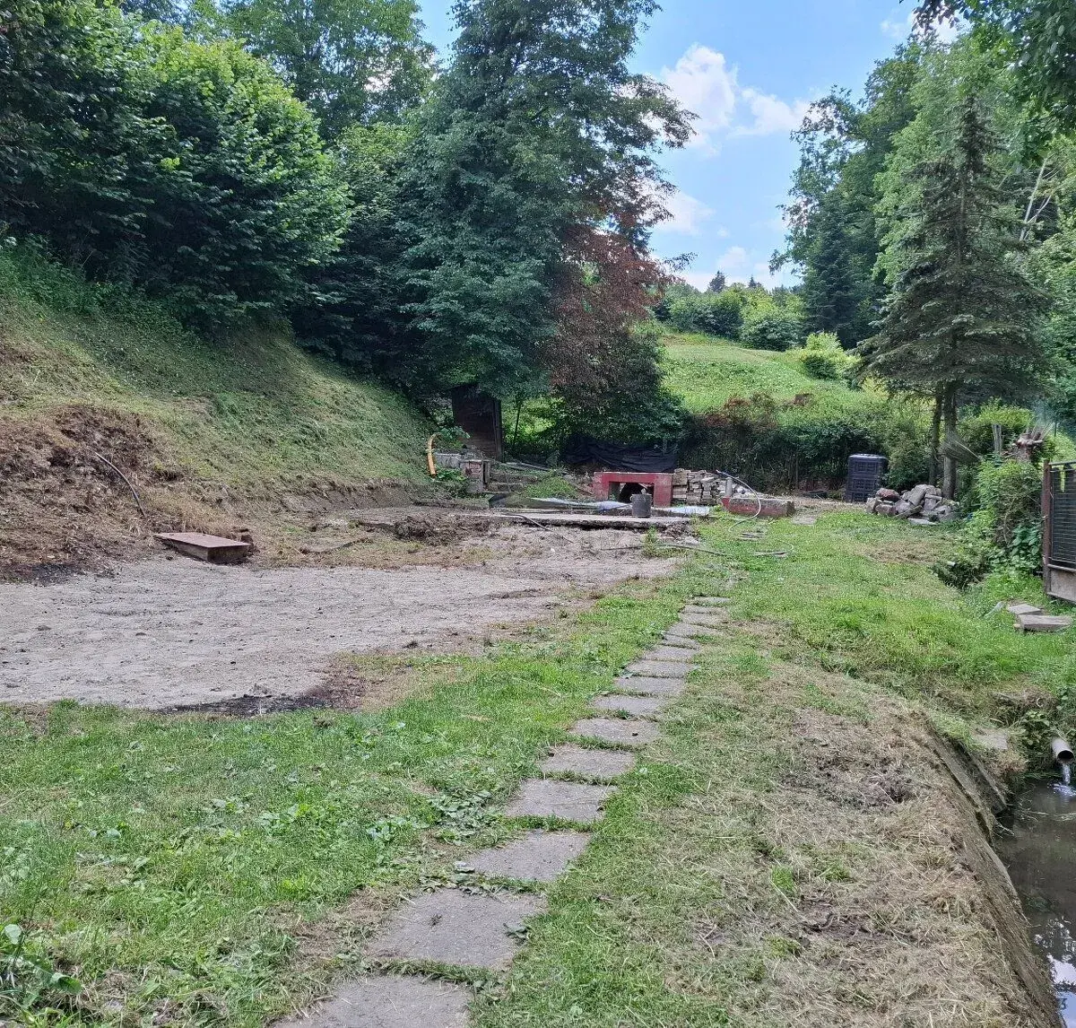 REKREAČNÝ POZEMOK S MOŽNOSŤOU VÝSTAVBY CHATY