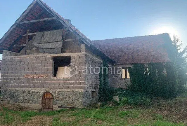 Predaj - pozemok a hrubá stavba domu na ideálnom pozemku