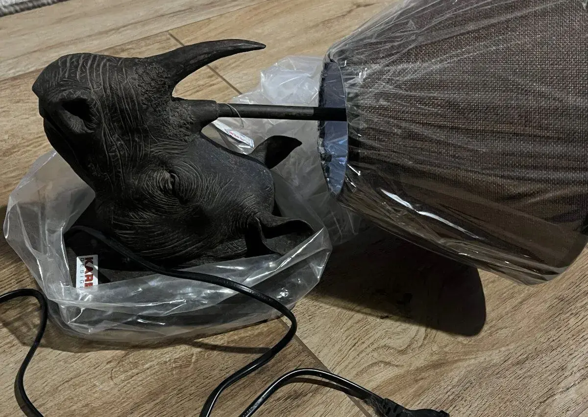 Lampa na stenu - nosorožec