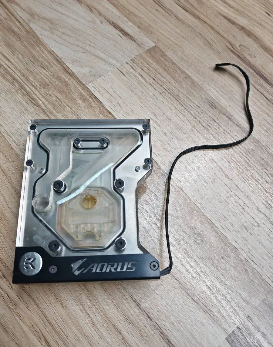 Vodný blok pre procesor INTEL a dosku