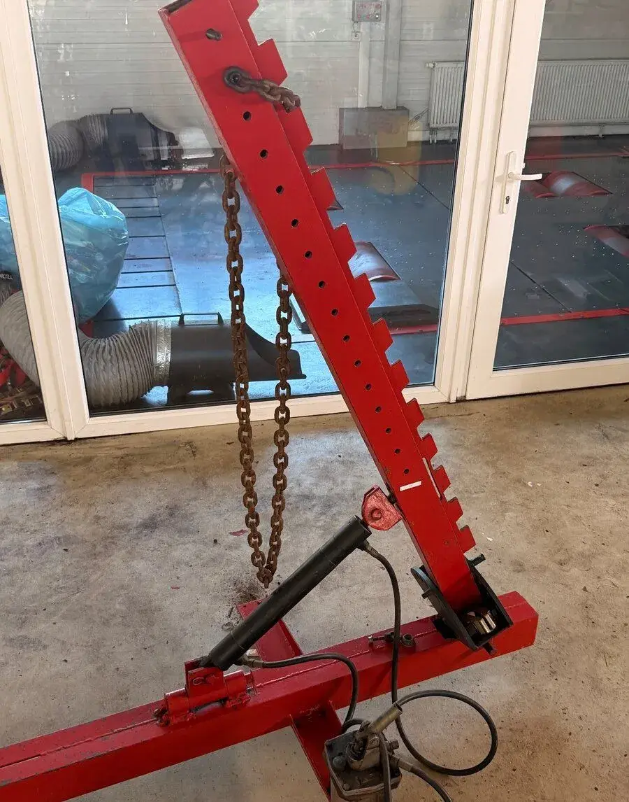 🔧 Na predaj: hydraulický rovnací dozer na karosérie