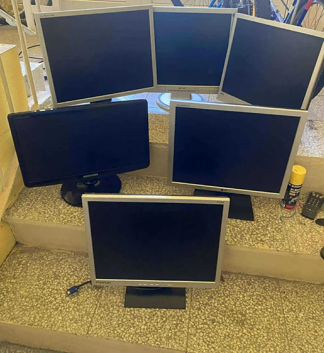 Tieto 2 monitory vga dvi d