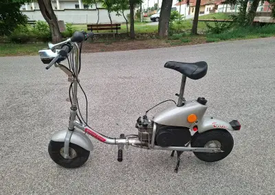 Motokolobežka Tina Vosked 50